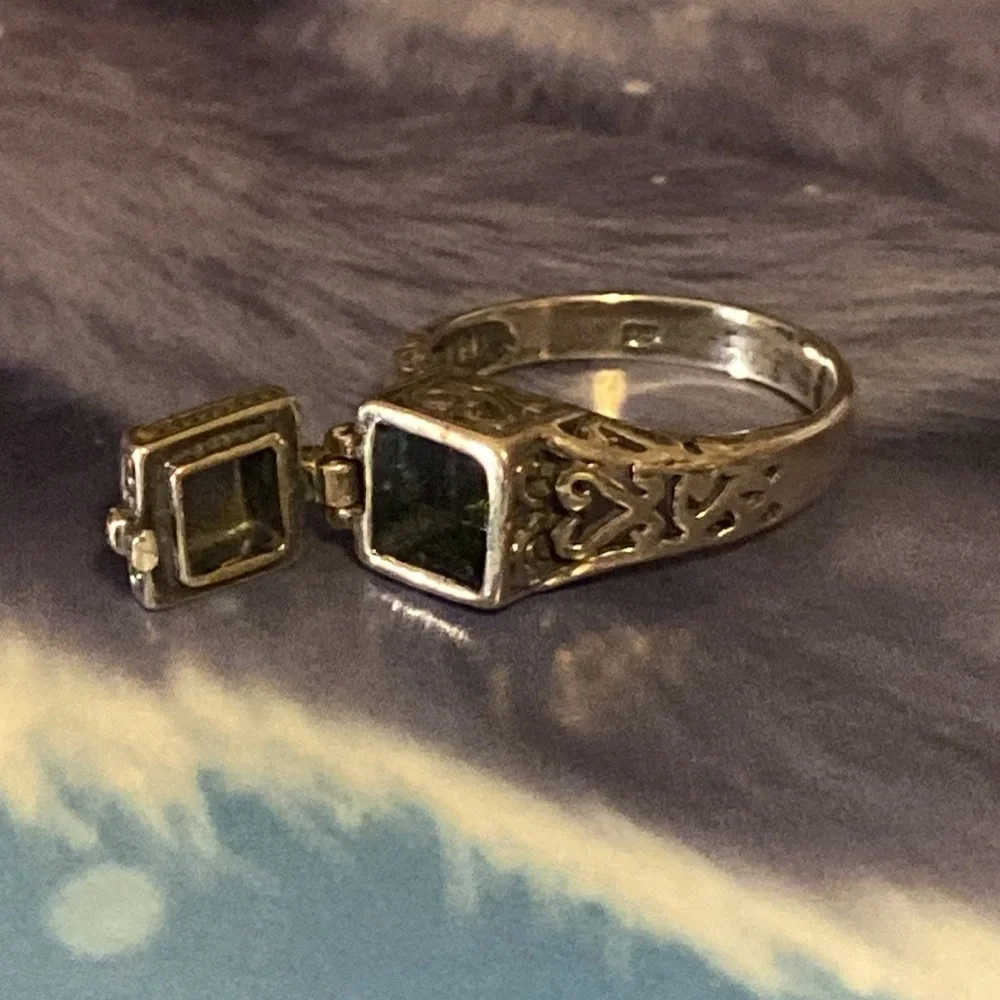 Silver square heart poison rings 925 size 8 and 6.5 - Picture 5 of 14